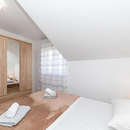 Lovely In Kastel Stari Apartment Kastela