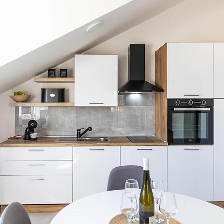 Lovely In Kastel Stari Kastela