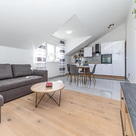 Lovely In Kastel Stari Apartment *