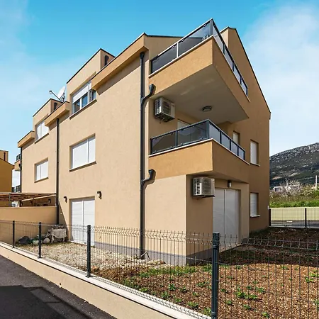 Lovely In Kastel Stari Apartment